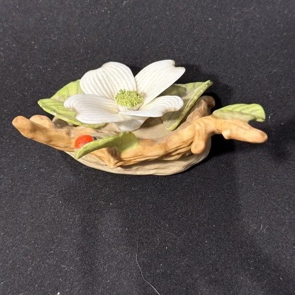 Vintage 1985 Lefton Floral Ceramic Art Piece W/White Flower/Green Leaves 4X2X2 - Picture 3 of 9